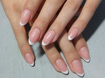 Classic French Manicure 