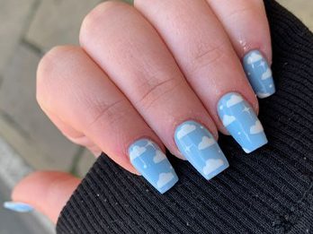 Summer Cloudy Nails 